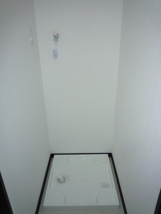 物件内観写真12　(洗濯機置場)