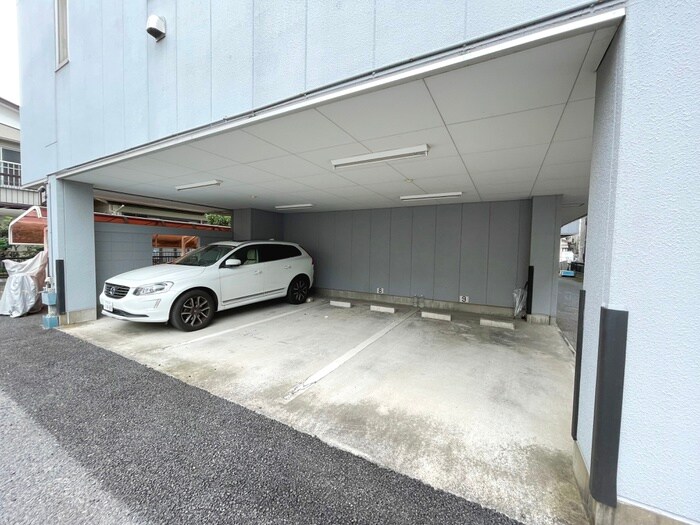 物件外観写真6　(駐車場)