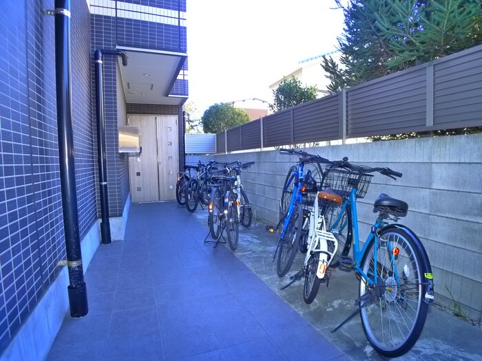 物件外観写真6　(駐輪場)
