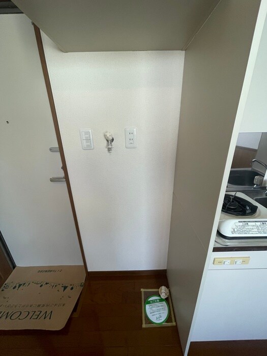 物件内観写真16　(洗濯機置場)