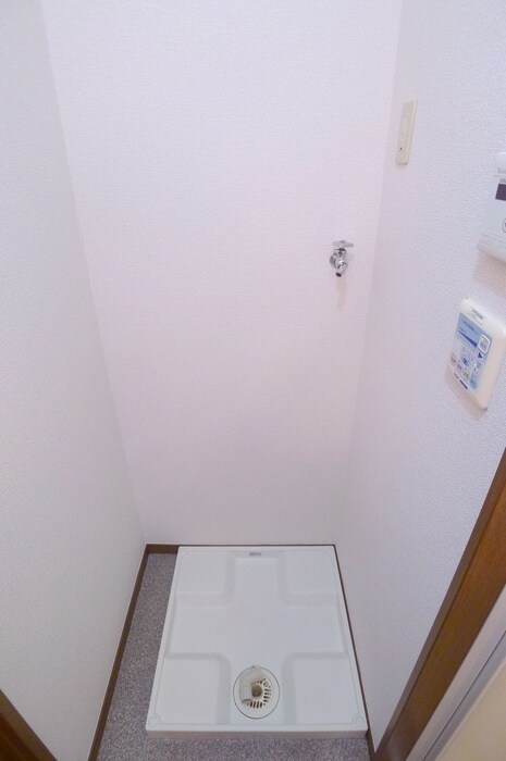 物件内観写真13　(洗濯機置場)