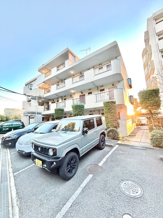 物件外観写真1　(駐車場)