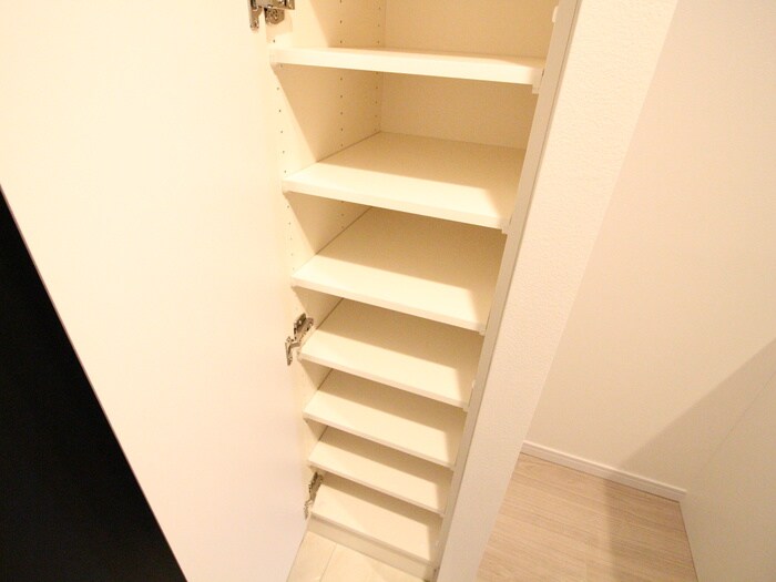 物件内観写真8　(靴箱)