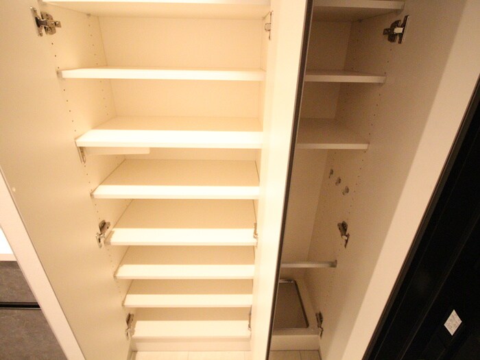 TRACK八丁堀の靴箱