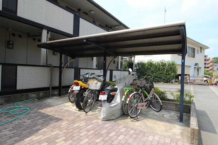 物件外観写真5　(駐輪場)