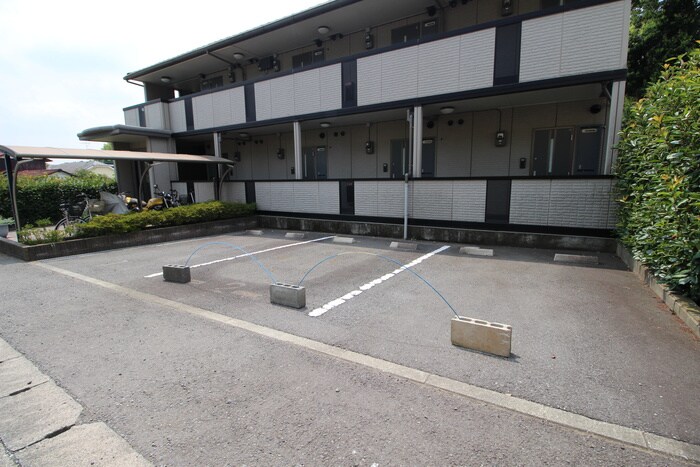 物件外観写真6　(駐車場)