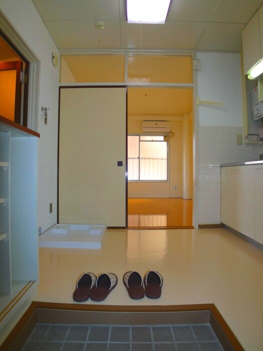 物件内観写真7　(玄関)