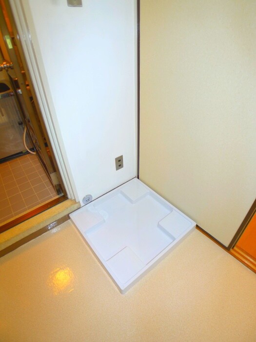 物件内観写真18　(洗濯機置場)