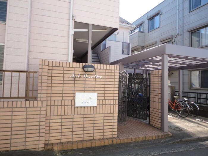 物件外観写真3　(エントランス部分)