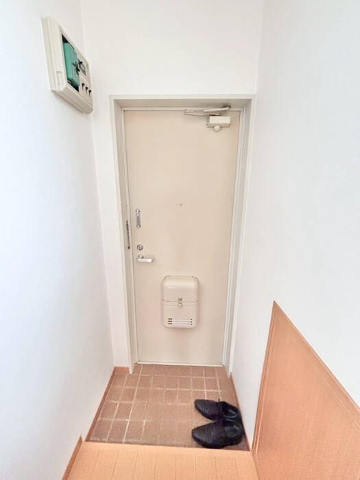物件内観写真16　(玄関)