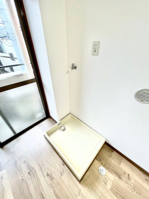 物件内観写真16　(洗濯機置場)