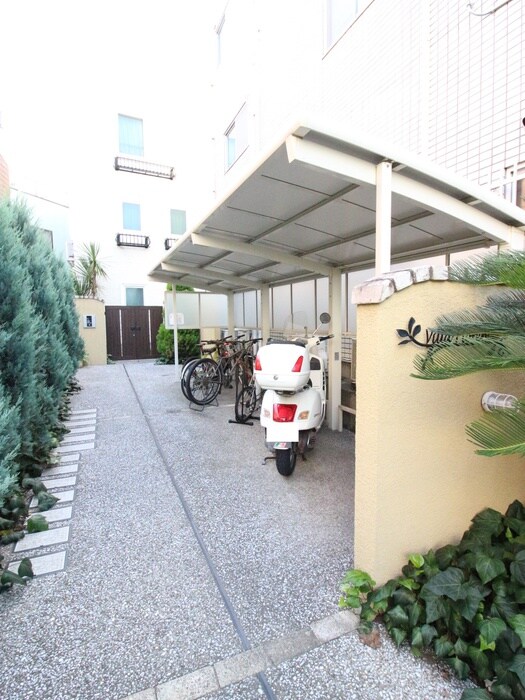 物件外観写真4　(駐輪場)