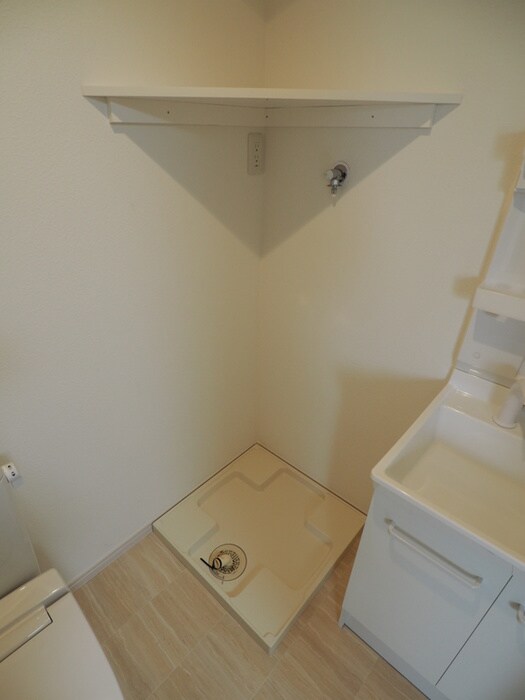 物件内観写真13　(洗濯機置場)