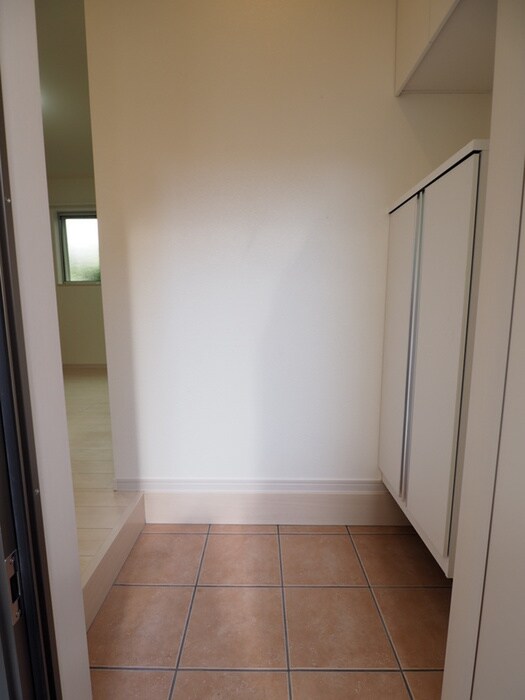 物件内観写真16　(玄関)