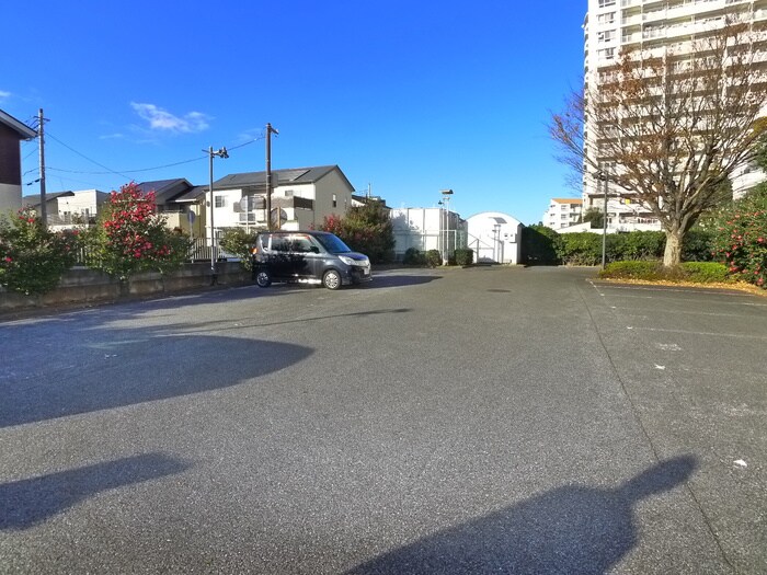 物件外観写真6　(駐車場)