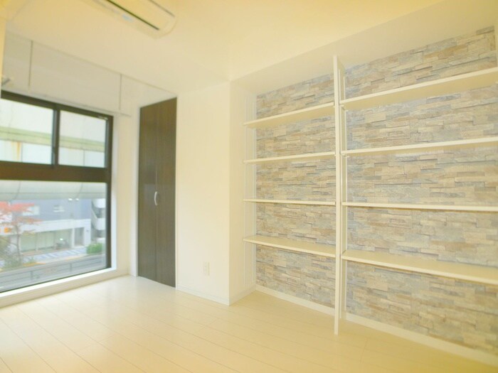 物件内観写真8　(室内からの展望)