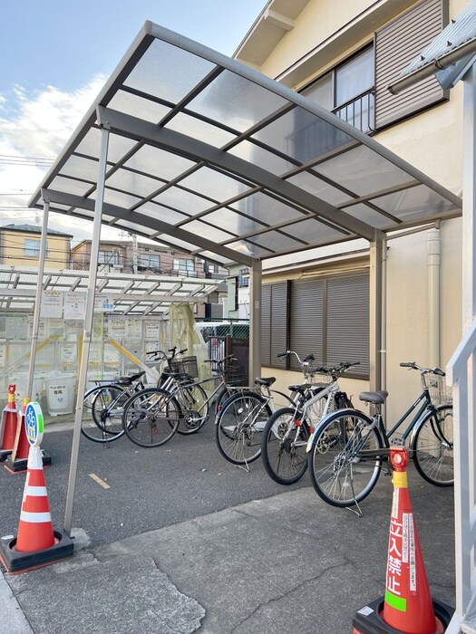 物件外観写真3　(駐輪場)