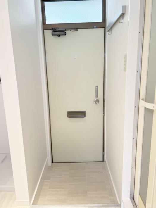 物件内観写真18　(玄関)