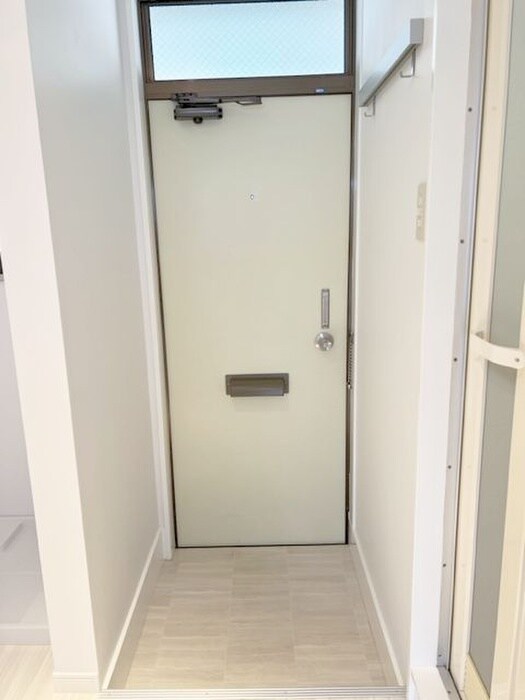 物件内観写真18　(玄関)