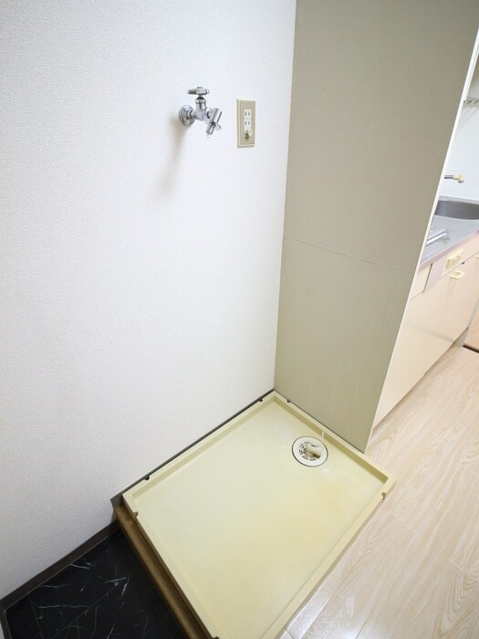 物件内観写真15　(洗濯機置場)