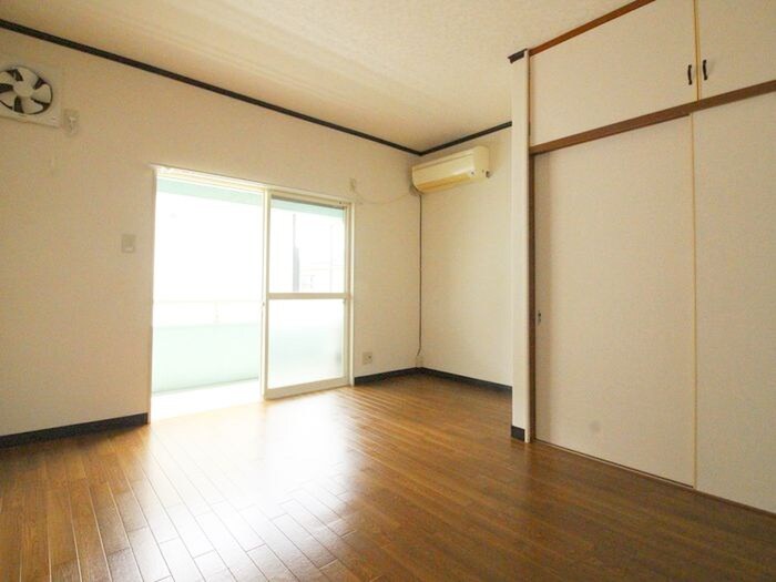 物件内観写真4　(居室)