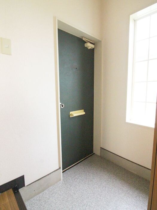 物件内観写真13　(玄関)