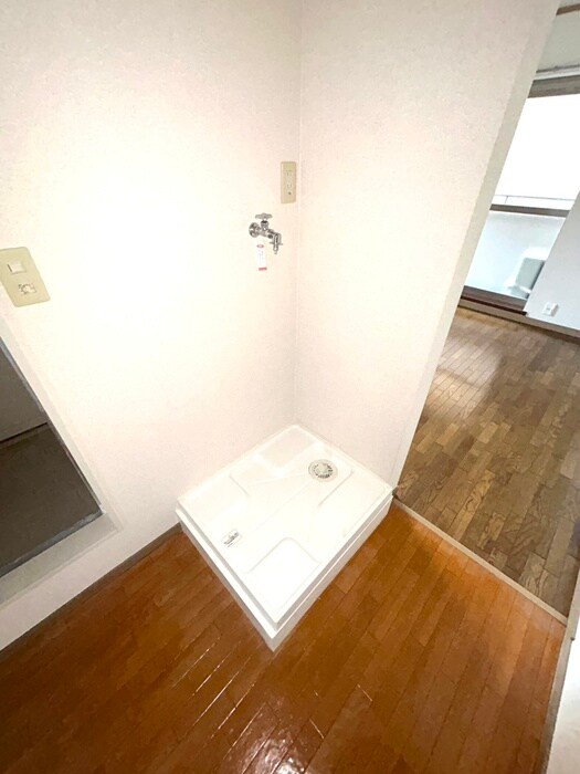 物件内観写真13　(洗濯機置場)