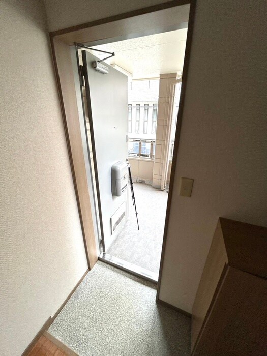 物件内観写真16　(玄関)