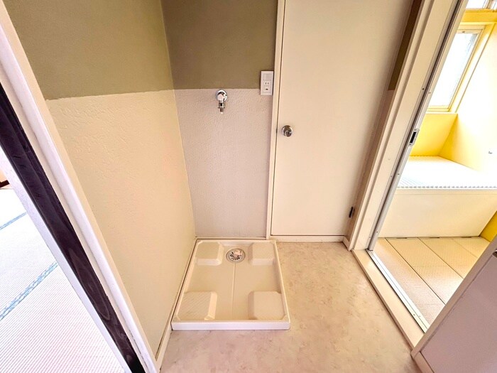 物件内観写真13　(洗濯機置場)