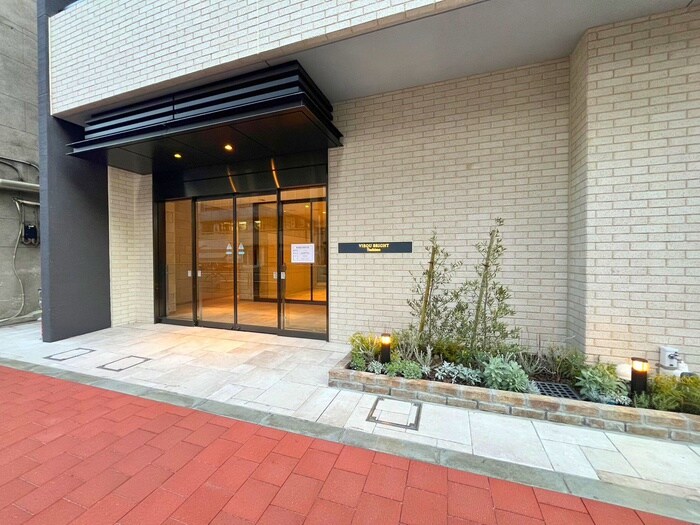 物件外観写真2　(エントランス部分)