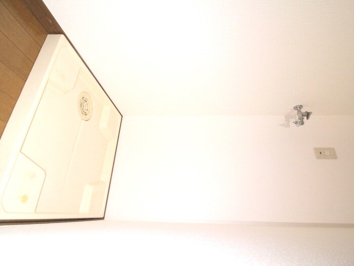 物件内観写真13　(洗濯機置場)