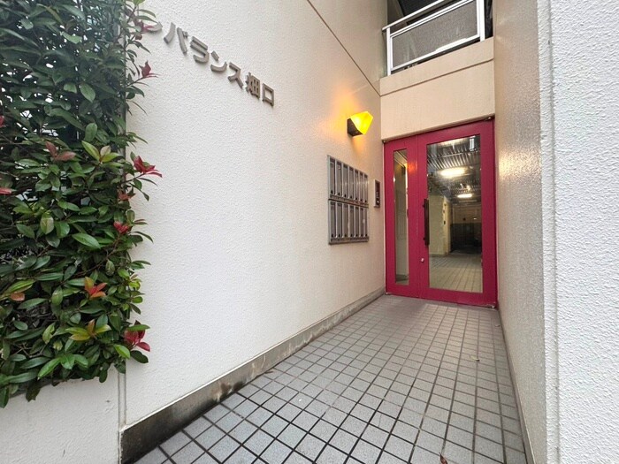 物件外観写真4　(エントランス部分)