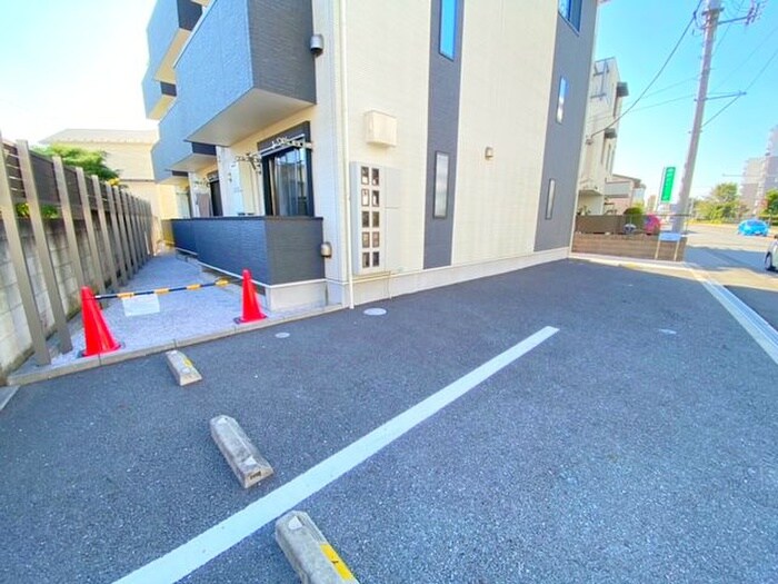 物件外観写真4　(駐車場)