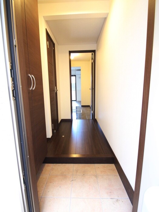 物件内観写真14　(玄関)