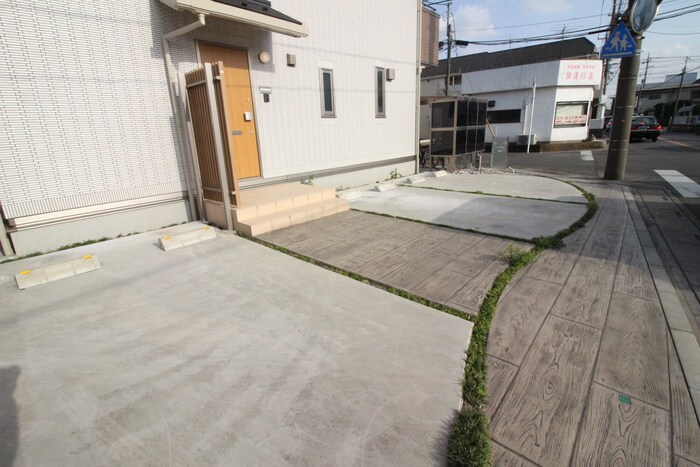 物件外観写真3　(駐車場)