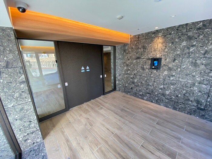 物件外観写真2　(エントランス部分)