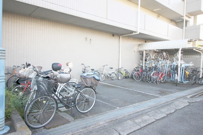 物件外観写真3　(駐輪場)