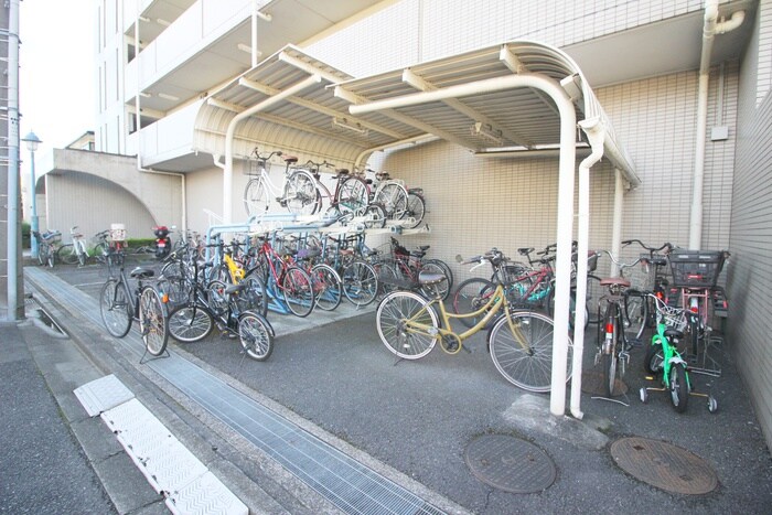 物件外観写真4　(駐輪場)