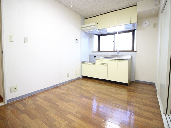 物件内観写真8　(居室)