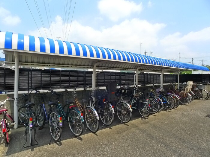 物件外観写真5　(駐輪場)
