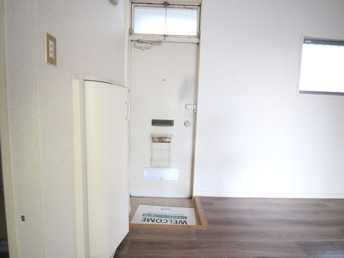 物件内観写真16　(玄関)