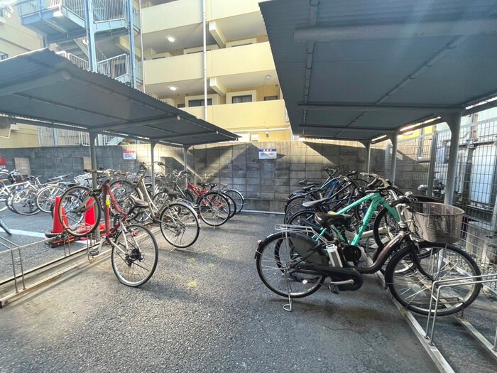 物件外観写真5　(駐輪場)