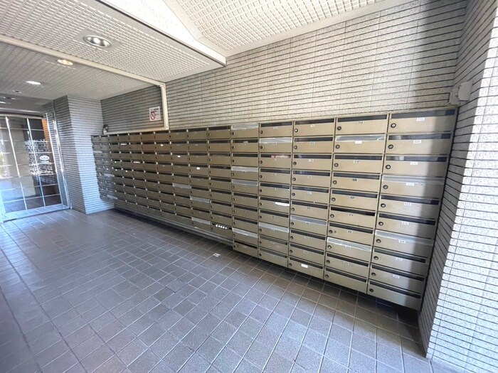 物件外観写真6　(エントランス部分)