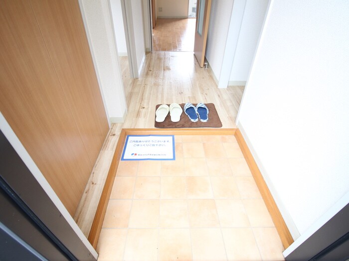 物件内観写真8　(玄関)