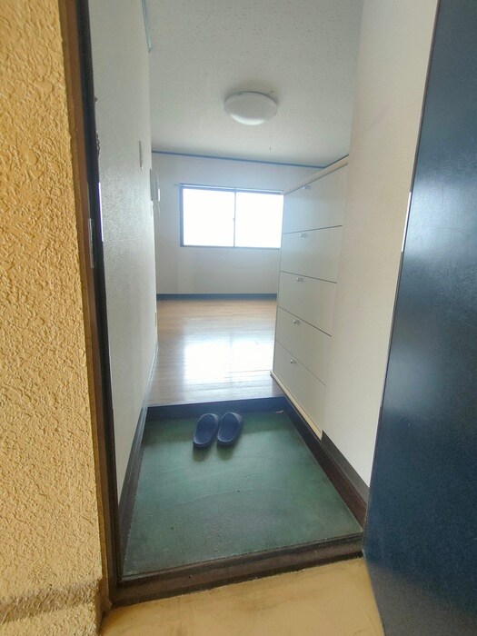 物件内観写真5　(玄関)