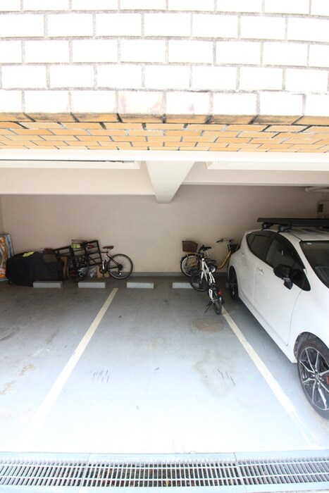 物件外観写真5　(駐車場)