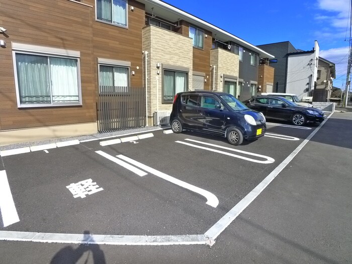 物件外観写真3　(駐車場)