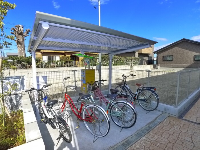 物件外観写真4　(駐輪場)