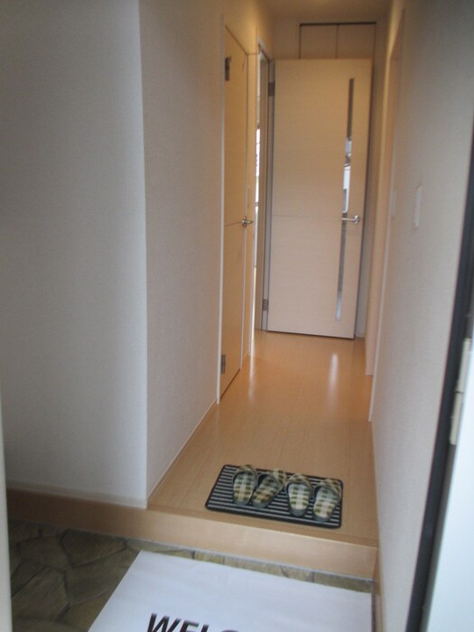 物件内観写真4　(玄関)