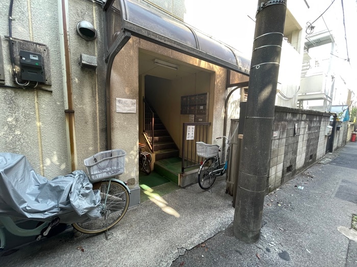 物件外観写真3　(エントランス部分)